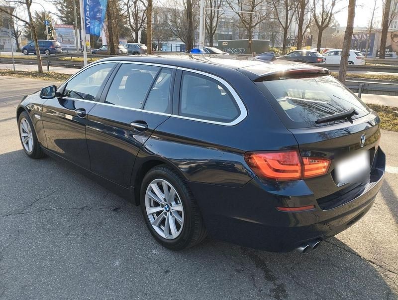 Gebraucht BMW 530 258 PS (189 kW) 2012 Blau Kombi