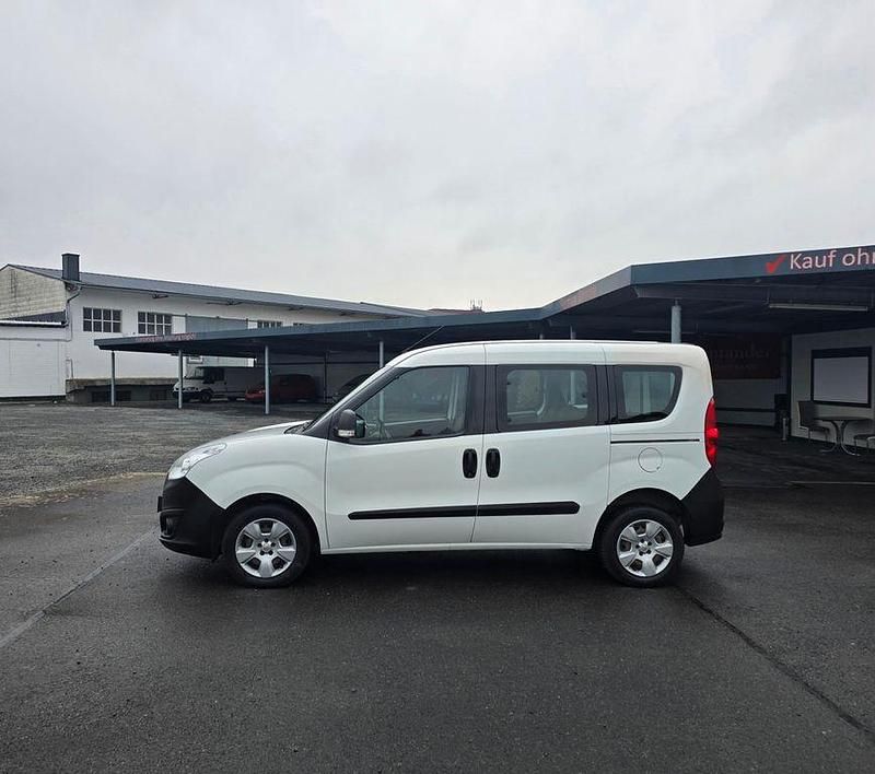 Gebraucht Opel Combo Selection 95 PS (69 kW) 2017 Weiß Van / Kleinbus