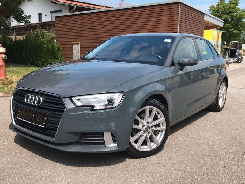 Grau Gebraucht 2019 Audi A3 Sport Limousine | 14.890 € (Guter Preis) - Bild 1/4