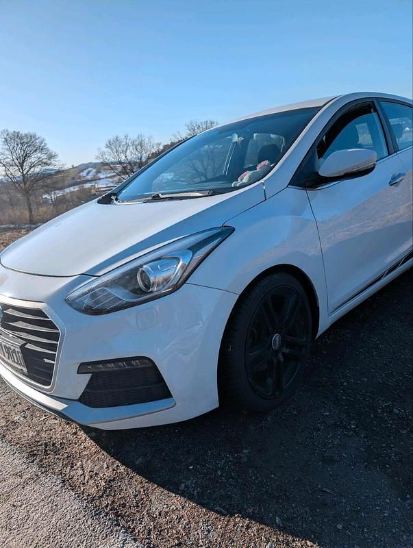 Gebraucht Hyundai i30 Turbo 186 PS (136 kW) 2017 Weiß Limousine