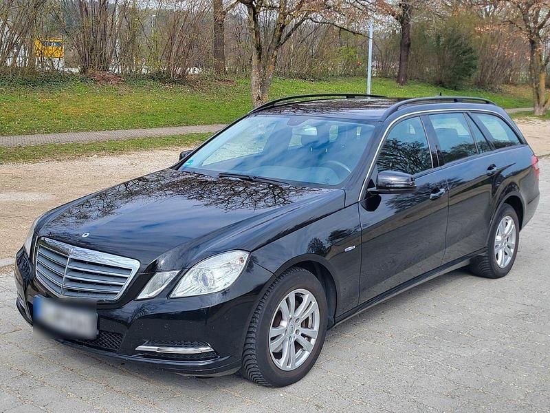 Gebraucht Mercedes E220 170 PS (125 kW) 2012 Schwarz Kombi