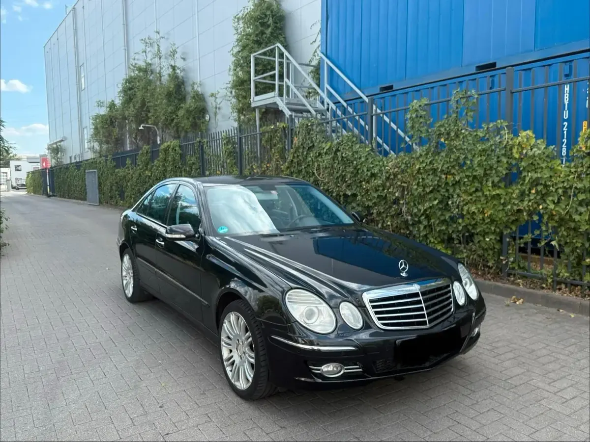 Gebraucht Mercedes E320 Avantgarde 224 PS (164 kW) 2006 Schwarz Limousine