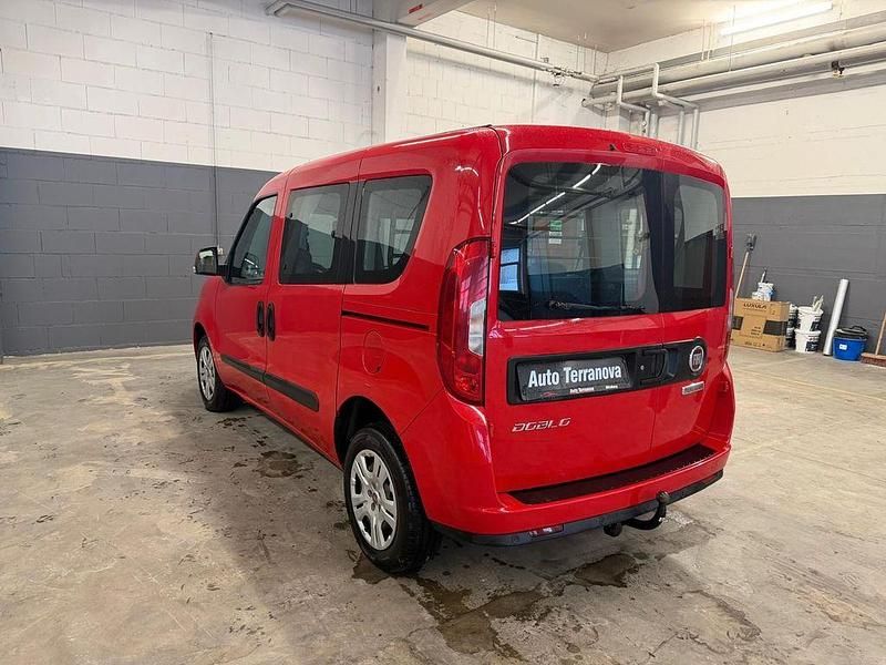Gebraucht Fiat Doblò 95 PS (69 kW) 2018 Rot Van / Kleinbus