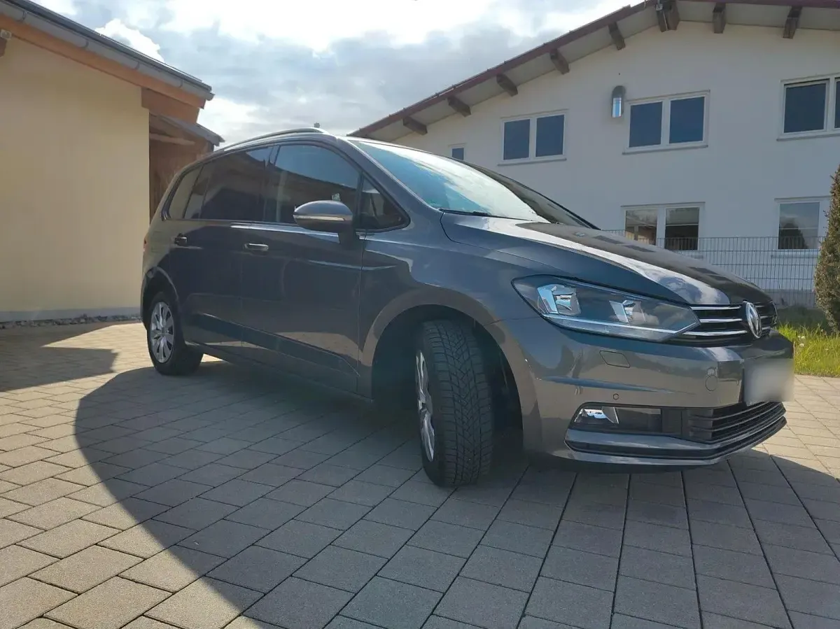 Gebraucht VW Touran Comfortline 150 PS (110 kW) 2020 Grau Van / Kleinbus
