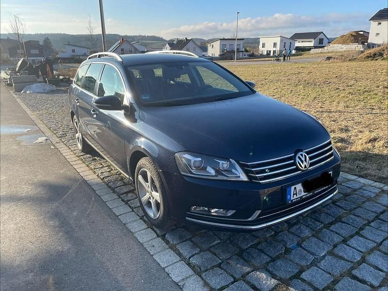 Gebraucht VW Passat Highline 177 PS (130 kW) 2014 Blau Kombi