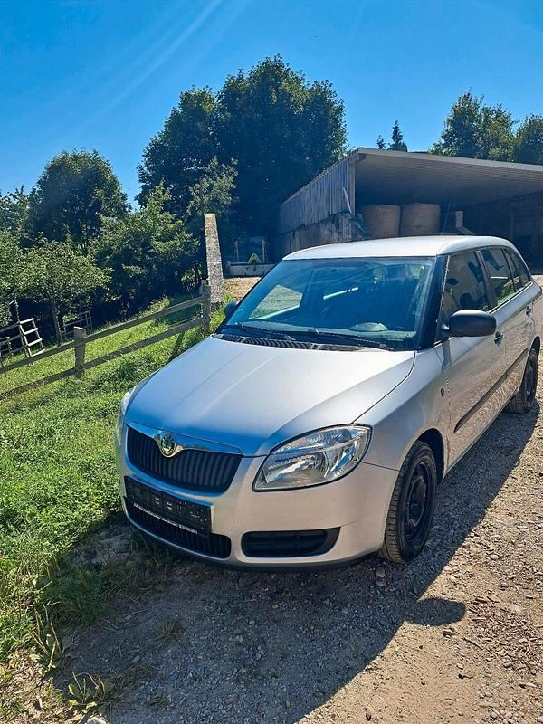 Silber Gebraucht 2010 Skoda Fabia Kombi | 1.800 € (Guter Preis) - Bild 1/4