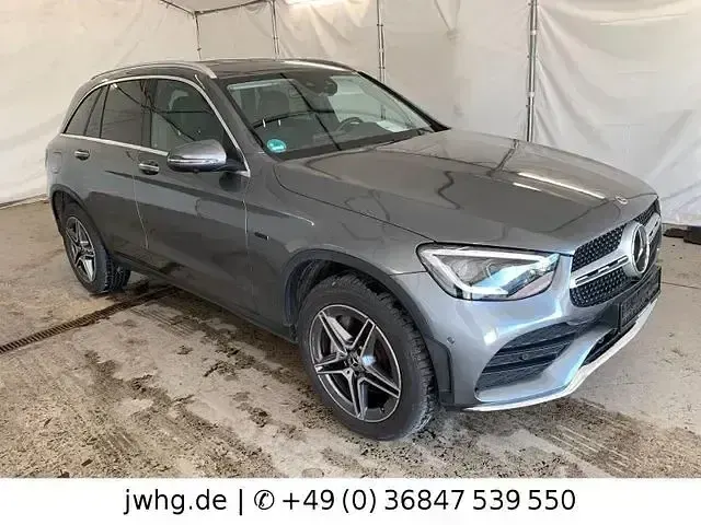 Gebraucht Mercedes GLC300e AMG 320 PS (235 kW) 2021 Selenitgrau (metallic) SUV