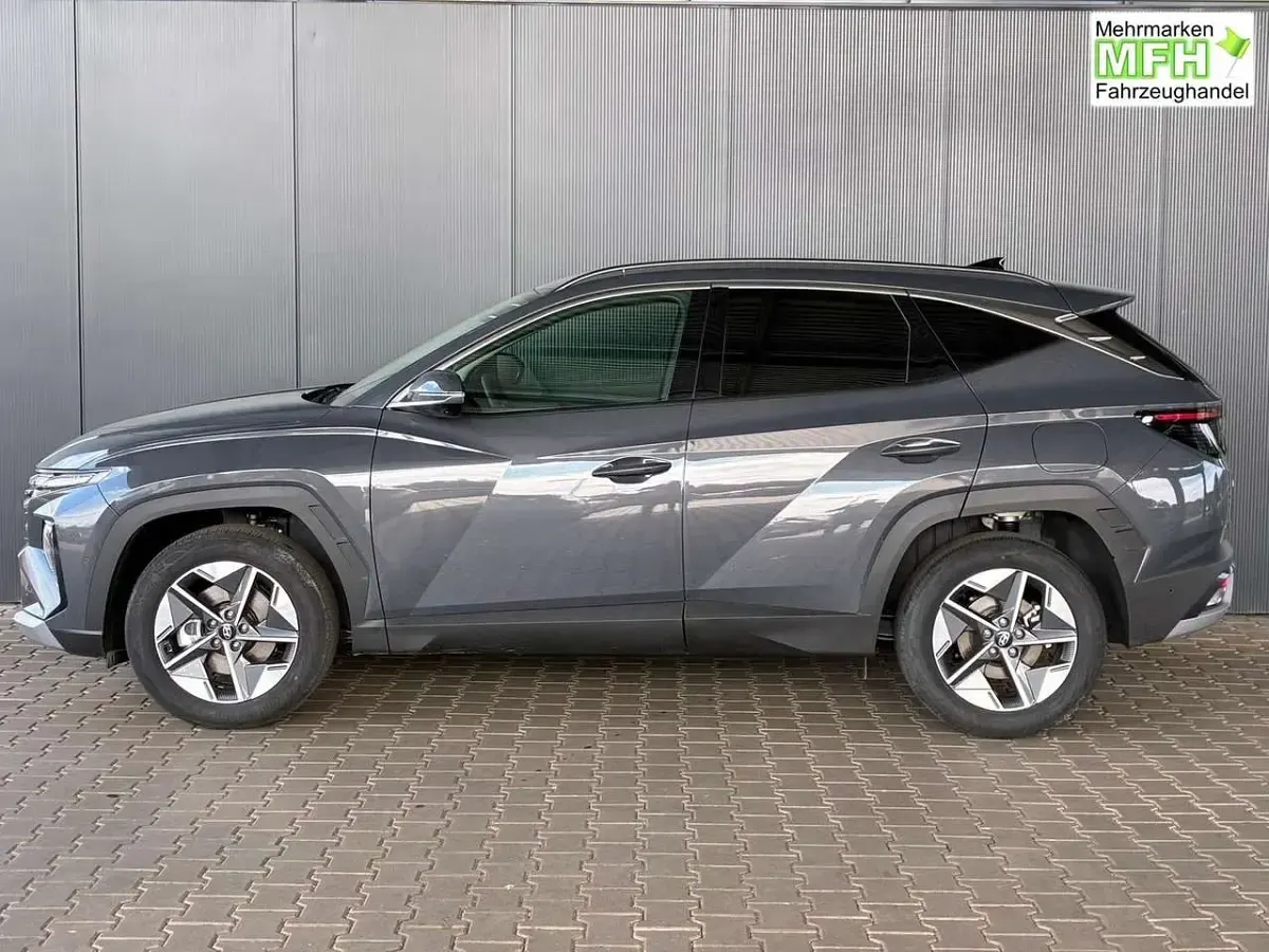 Neu Hyundai Tucson Comfort 160 PS (117 kW) 2025 Ecotronic gray / dach sc... SUV