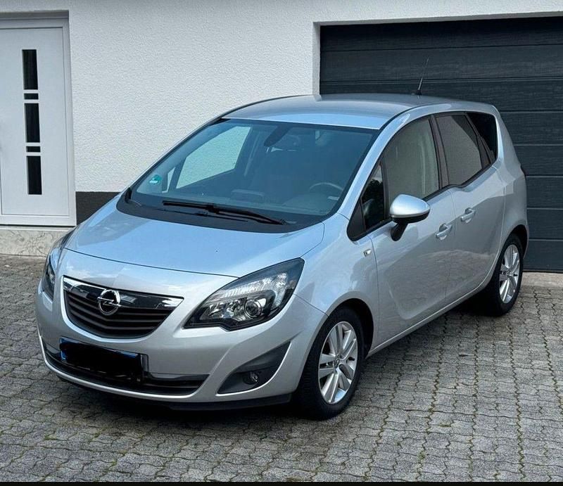 Gebraucht Opel Meriva Innovation 101 PS (74 kW) 2010 Silber Van / Kleinbus