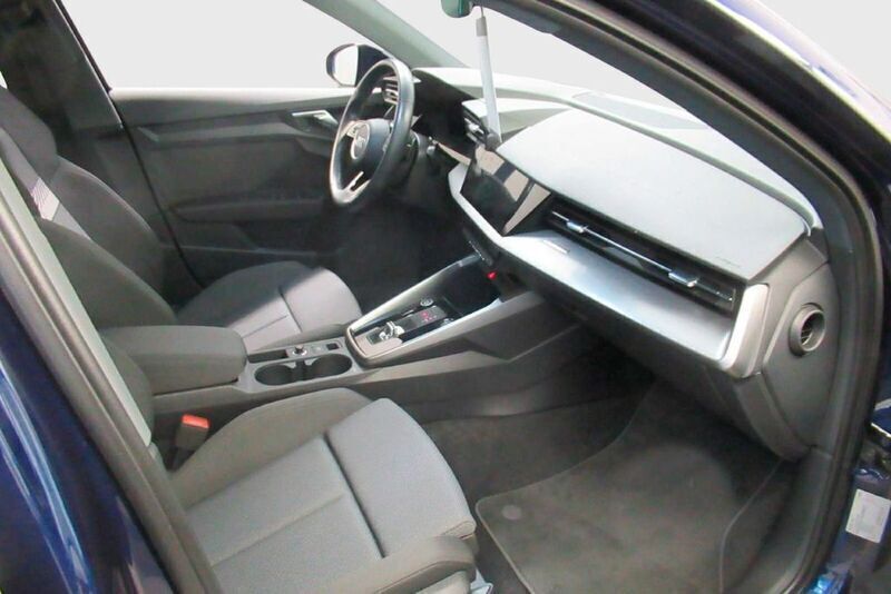 Gebraucht Audi A3 Sportback e-tron Ambiente 204 PS (150 kW) 2022 Blau Kleinwagen