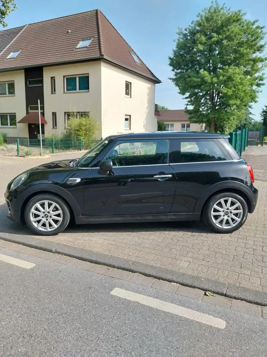 Gebraucht Mini ONE 102 PS (75 kW) 2015 Midnight black metallic Kleinwagen