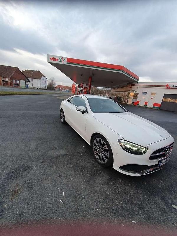 Gebraucht Mercedes E200 Avantgarde 197 PS (144 kW) 2021 Coupé