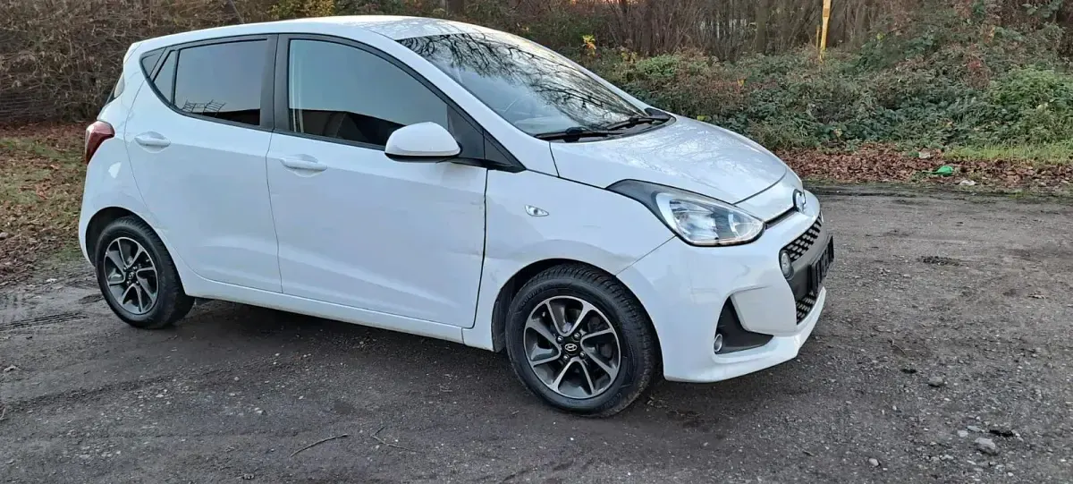 Gebraucht Hyundai i10 67 PS (49 kW) 2017 Weiß Kleinwagen