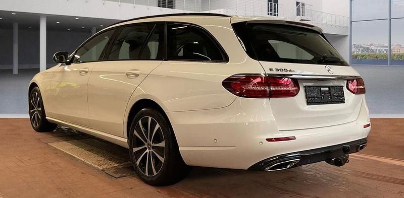 Gebraucht Mercedes E300 Night 194 PS (142 kW) 2022 Weiß Kombi