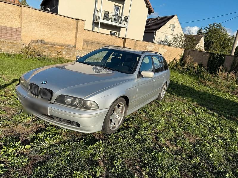 Silber Gebraucht 2002 BMW 520 Kombi | 1.500 € (Superpreis) - Bild 1/4