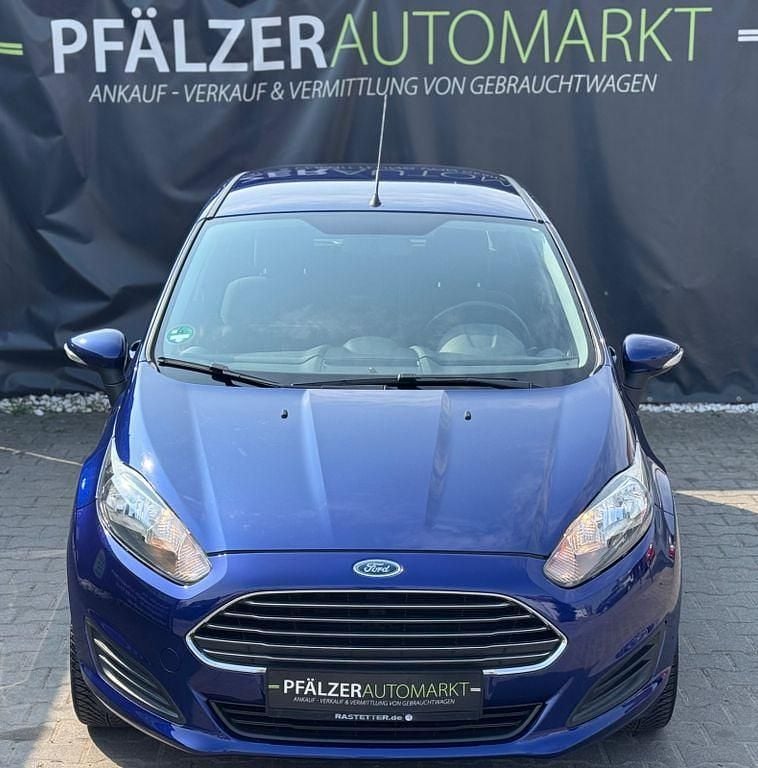 Gebraucht Ford Fiesta 82 PS (60 kW) 2014 Blau Kleinwagen