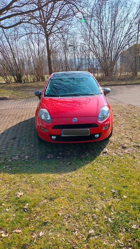 Rot Gebraucht 2014 Fiat Punto Young Kleinwagen | 3.450 € (Guter Preis) - Bild 1/4