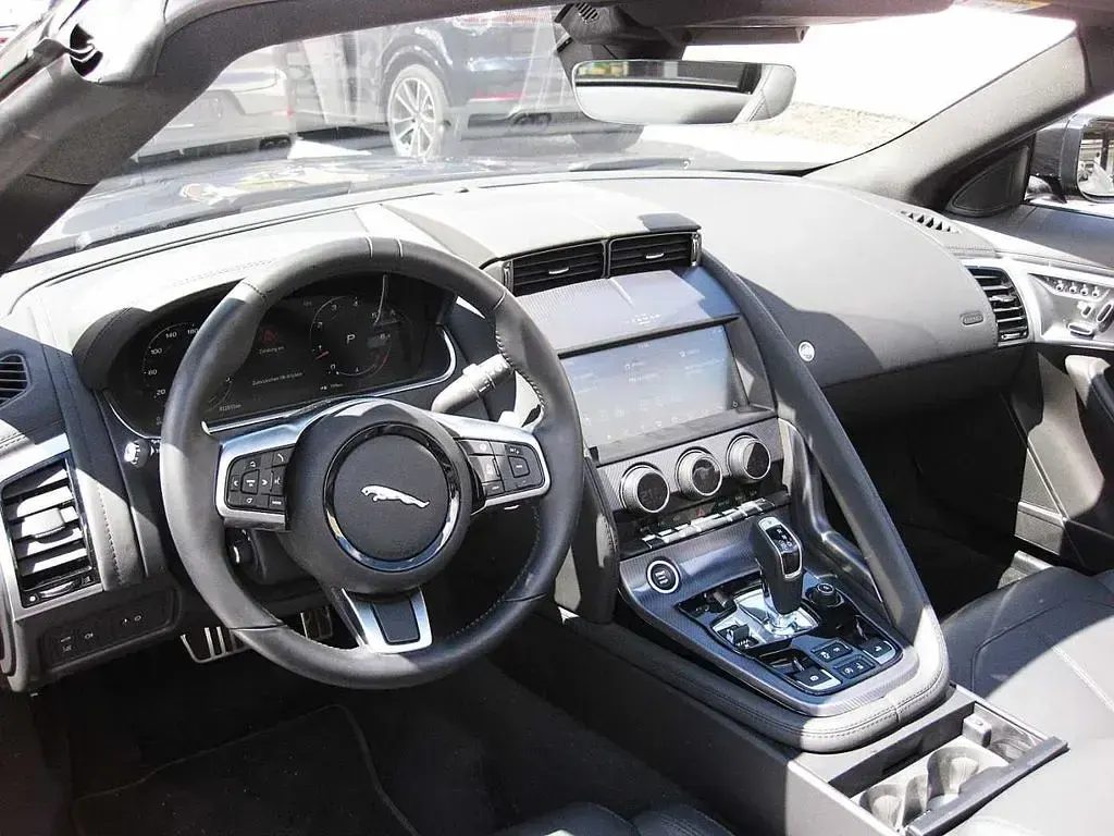 Gebraucht Jaguar F-Type R-Dynamic 300 PS (220 kW) 2024 Santorini black (metallic) Cabrio