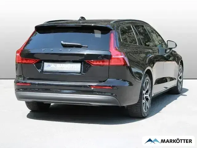 Gebraucht Volvo V60 Core 197 PS (144 kW) 2023 Schwarz Kombi