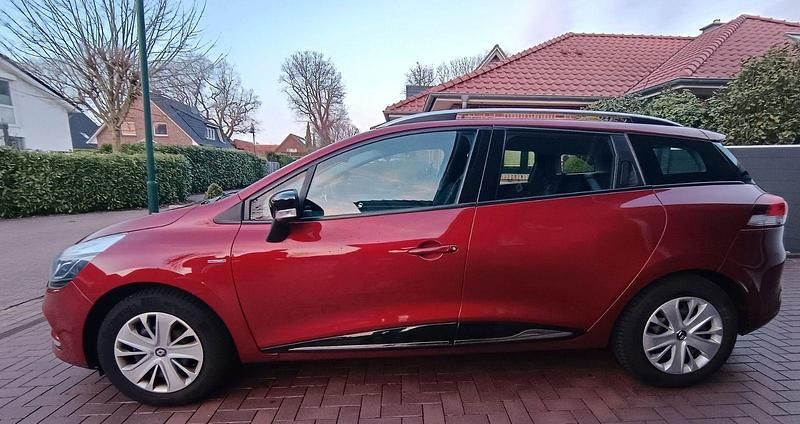 Gebraucht Renault Clio IV LIMITED 73 PS (53 kW) 2017 Rot Kleinwagen