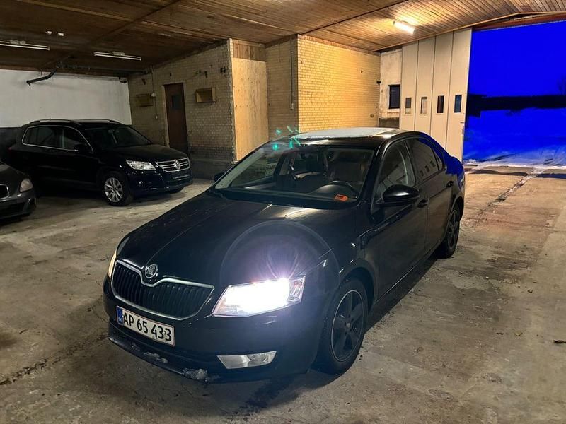 Gebraucht Skoda Octavia Ambition 140 PS (102 kW) 2014 Schwarz Kleinwagen