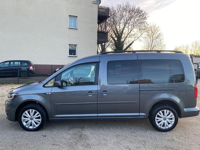 Gebraucht VW Caddy Beach 131 PS (96 kW) 2020 Grau Van / Kleinbus