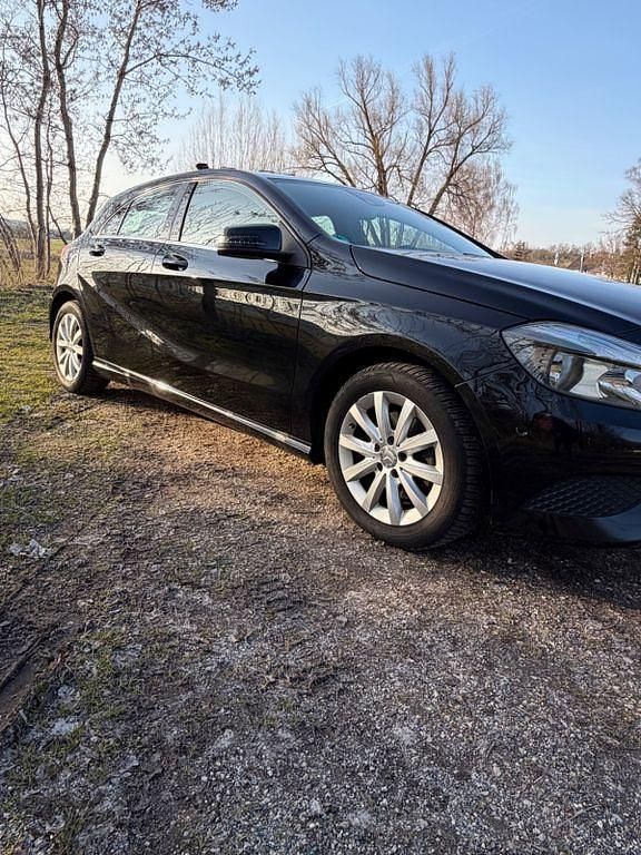 Gebraucht Mercedes A180 Edition 122 PS (89 kW) 2014 Schwarz Limousine