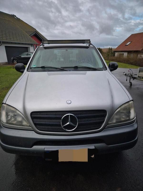 Silber Gebraucht 1999 Mercedes ML320 SUV | 2.200 € (Superpreis) - Bild 1/4