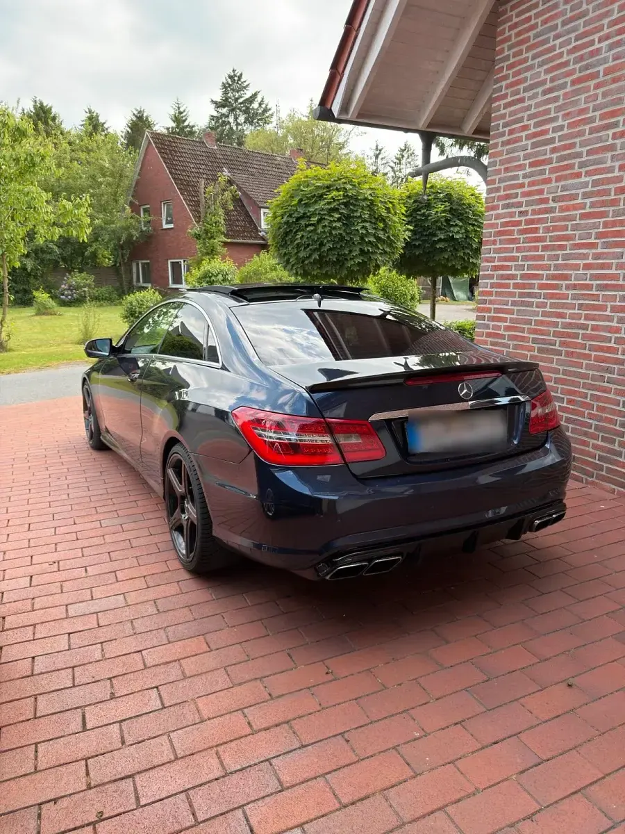 Gebraucht Mercedes E350 AMG 231 PS (169 kW) 2009 Blau Coupé