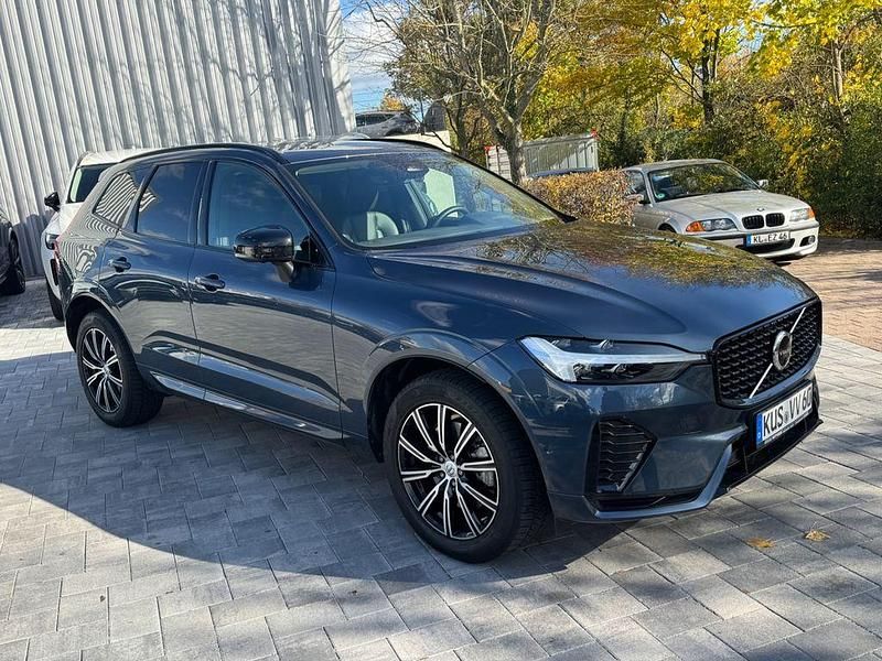 Denim blue Gebraucht 2023 Volvo XC60 Plus SUV | 48.990 € (Teuer) - Bild 1/4