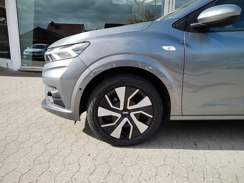 Gebraucht Dacia Sandero Expression 101 PS (74 kW) 2025 Grau Limousine