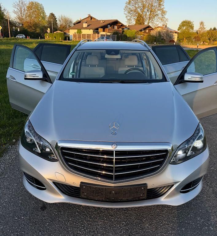 Używany Mercedes E250 Elegance 204 KM (150 kW) 2015 Srebrny Sedan/Limuzyna