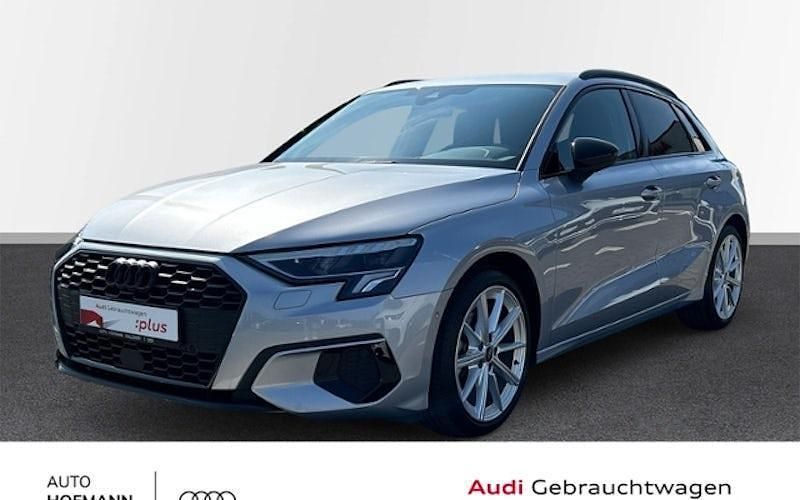 Silbern Gebraucht 2023 Audi A3 Sportback Advanced Limousine | 37.719 € - Bild 1/4