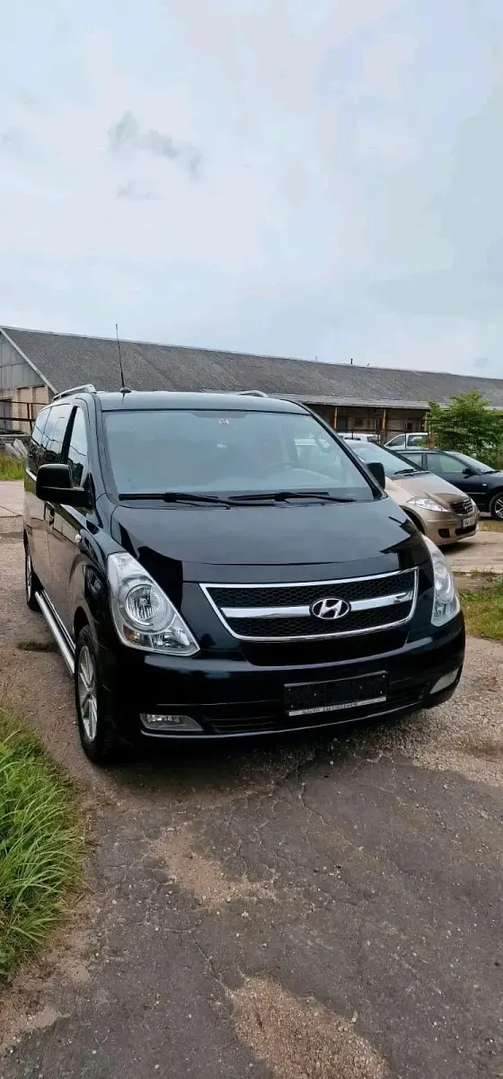 Gebraucht Hyundai H-1 125 PS (91 kW) 2011 Schwarz Van / Kleinbus