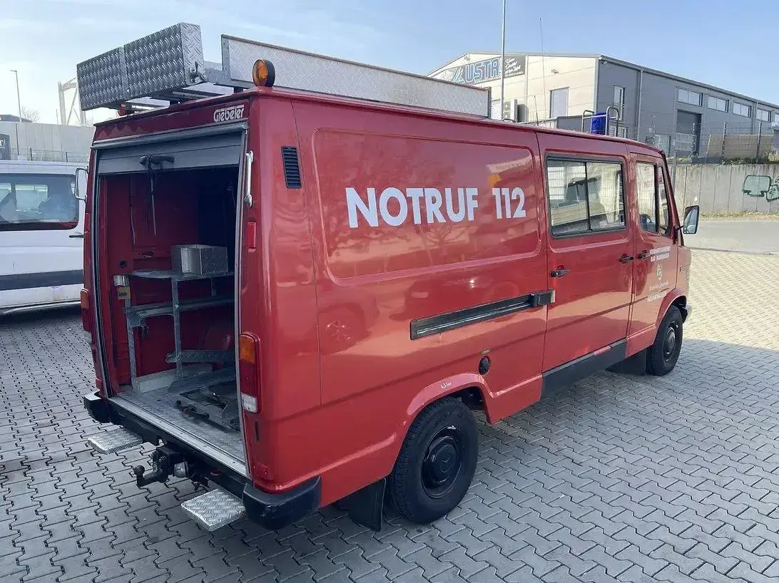 Gebraucht Mercedes T1 105 PS (77 kW) 1993 Rot Van