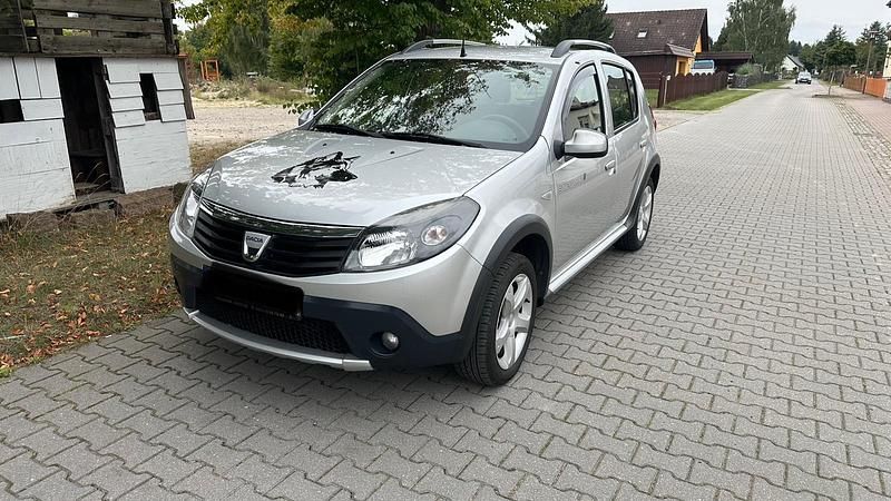 Silber Gebraucht 2010 Dacia Sandero Stepway Kleinwagen | 2.300 € (Guter Preis) - Bild 1/4