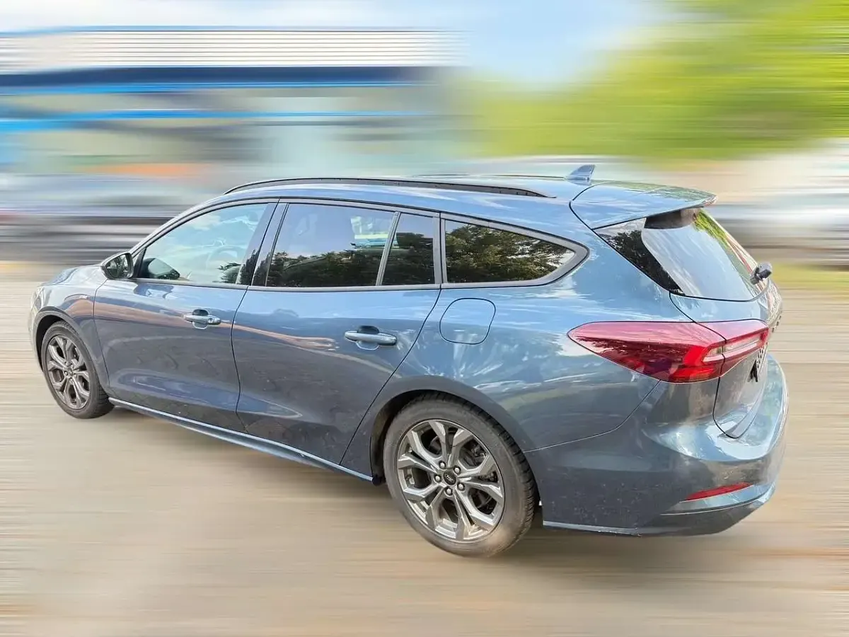 Gebraucht Ford Focus ST-Line X 125 PS (91 kW) 2024 Chromablau metallic Kombi