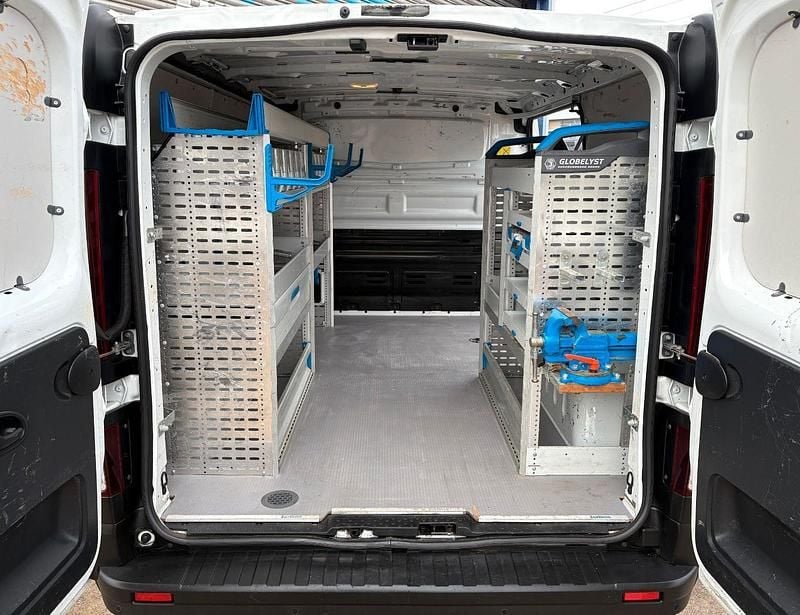 Gebraucht Opel Vivaro 120 PS (88 kW) 2018 Weiß Van / Kleinbus