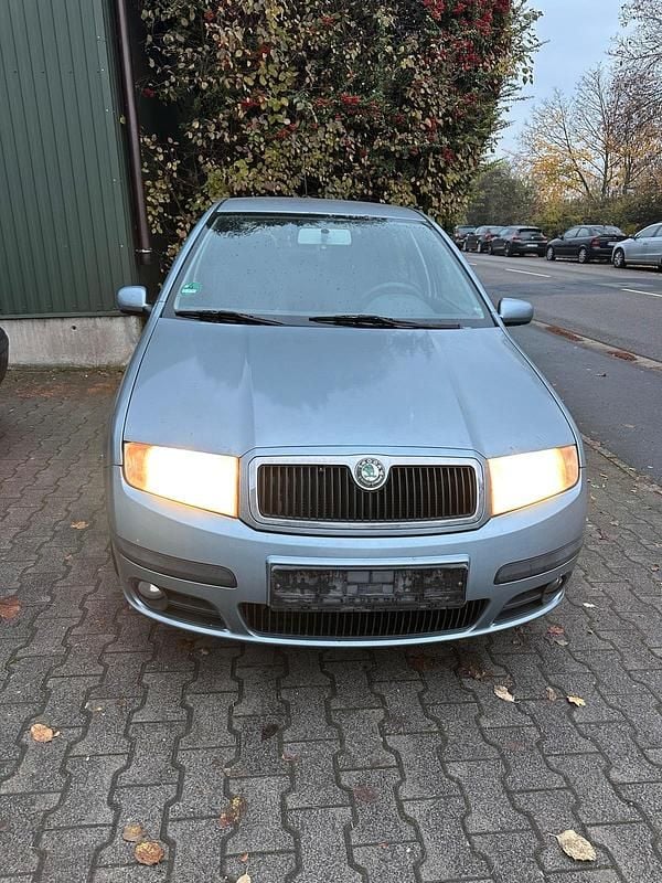 Grau Gebraucht 2006 Skoda Fabia Kleinwagen | 400 € (Superpreis) - Bild 1/4
