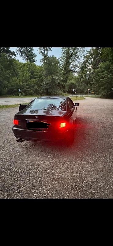 Gebraucht BMW 320 150 PS (110 kW) 2000 Schwarz Coupé