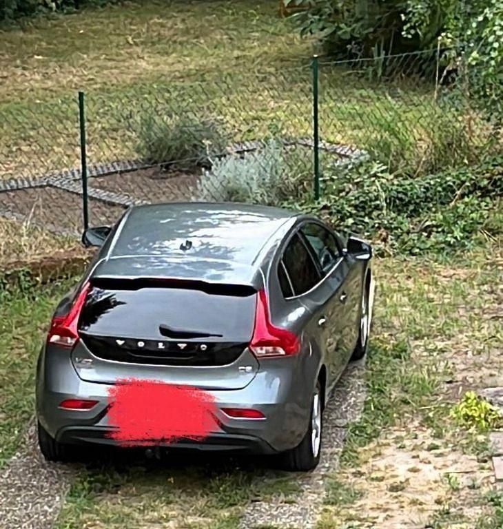 Gebraucht Volvo V40 Kinetic 114 PS (83 kW) 2014 Grau Limousine