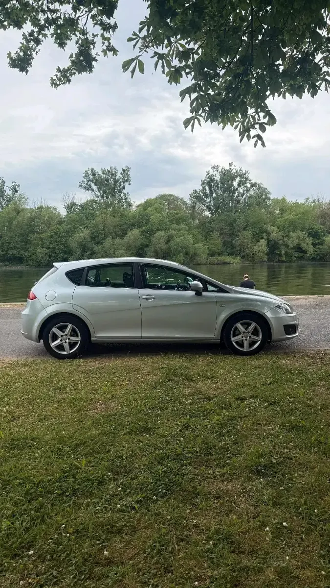 Używany Seat Leon 105 KM (77 kW) 2011 Srebrny Hatchback