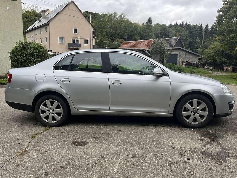 Gebraucht VW Jetta 140 PS (102 kW) 2008 Silber Limousine