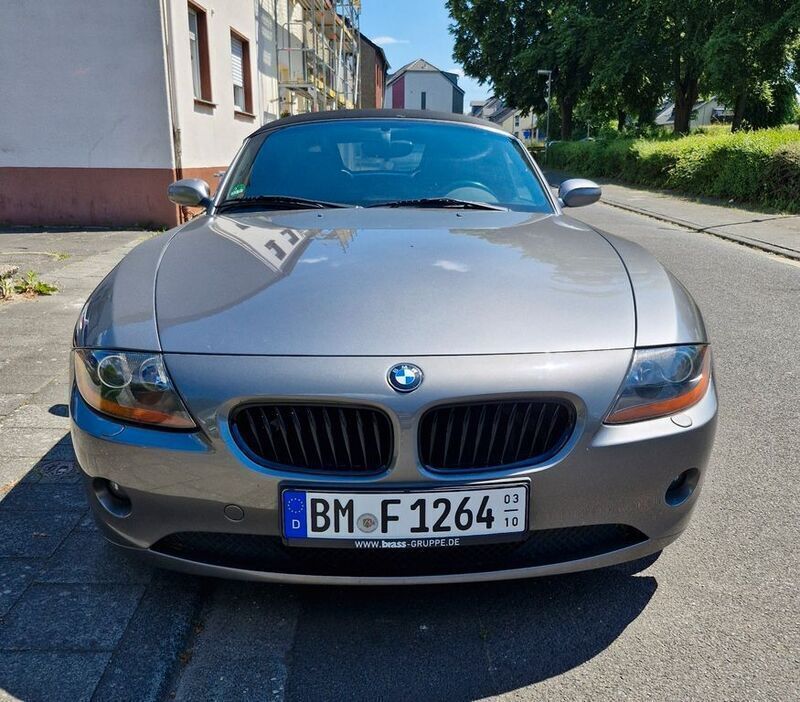 Grau Gebraucht 2003 BMW Z4 Sport Line Cabrio | 6.000 € (Teuer) - Bild 1/4