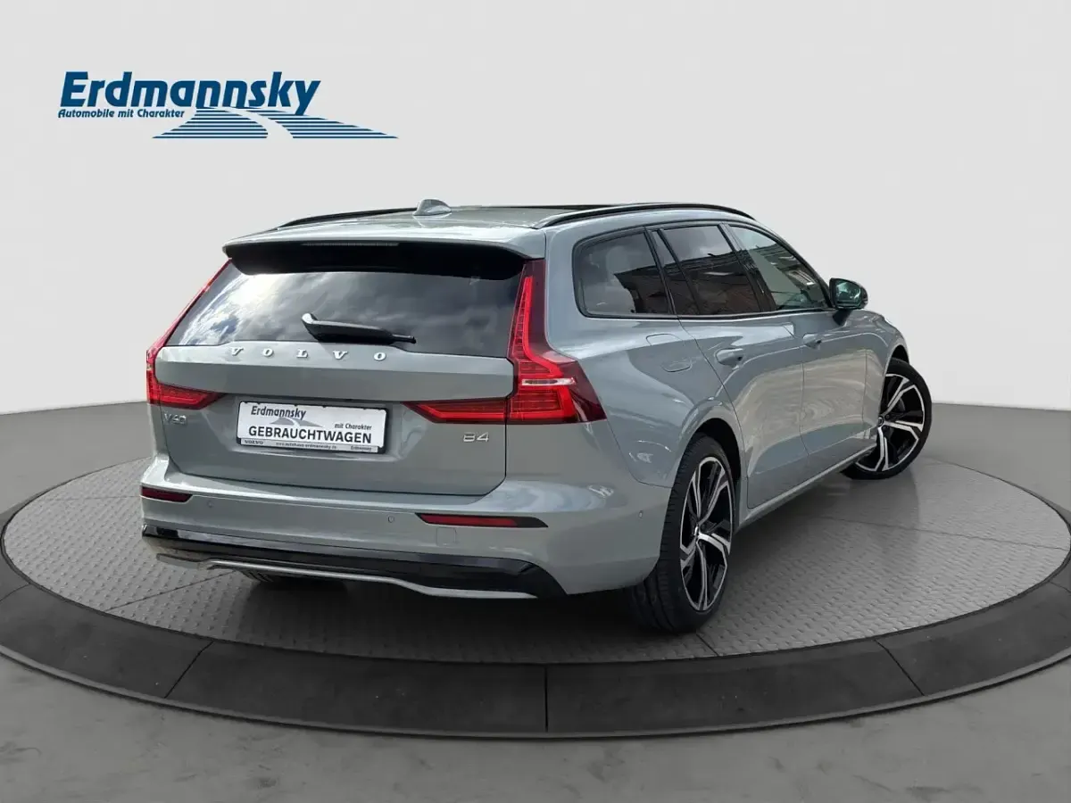 Gebraucht Volvo V60 Business Edition 197 PS (144 kW) 2024 Grau Kombi