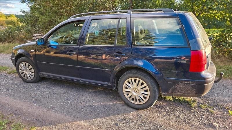 Blau Gebraucht 2001 VW Bora Limousine | 400 € (Fairer Preis) - Bild 1/4