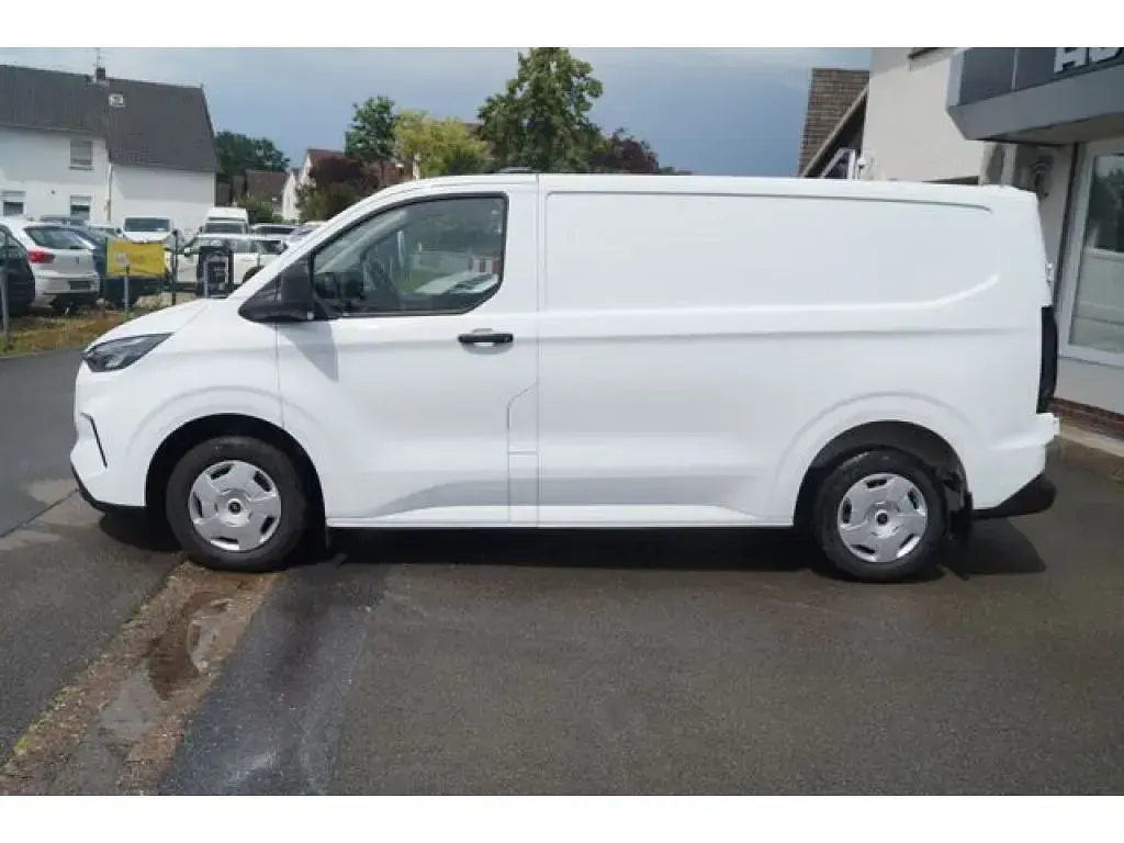 Gebraucht Ford Transit Custom 110 PS (80 kW) 2024 Frozen white Van