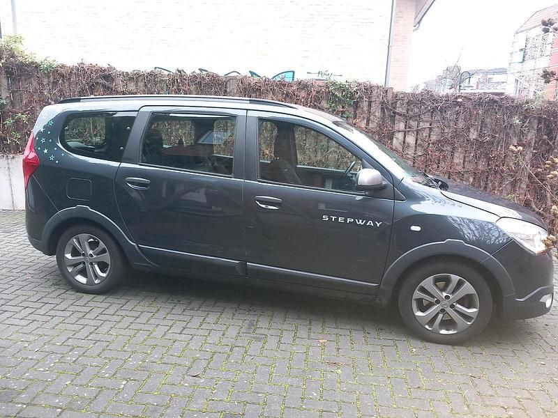 Grau Gebraucht 2015 Dacia Lodgy Van / Kleinbus | 5.000 € (Guter Preis) - Bild 1/4