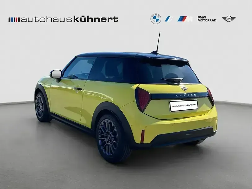 Używany Mini Cooper Classic 156 KM (114 kW) 2024 Żółty Hatchback