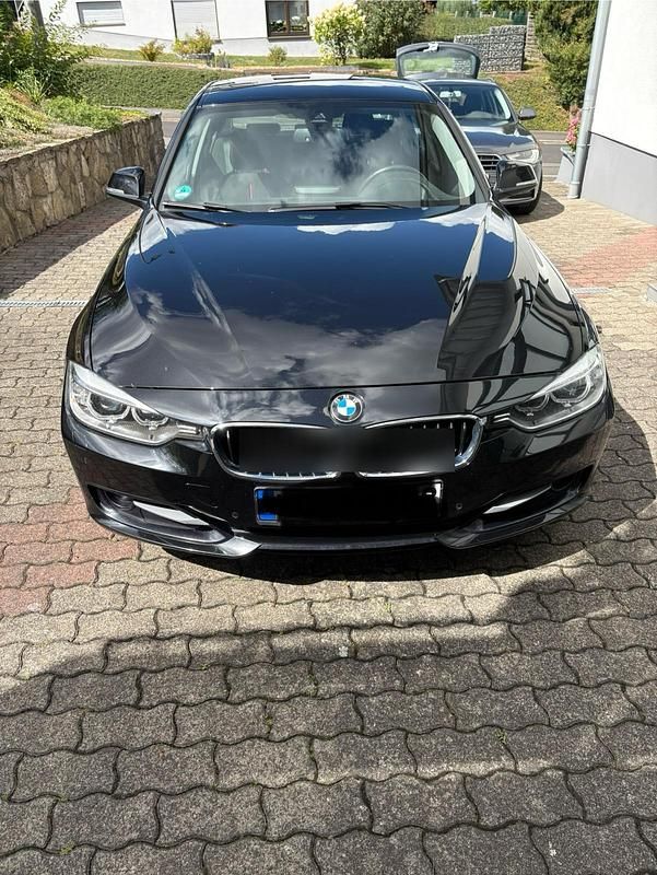 Schwarz Gebraucht 2013 BMW 320 Sport Line Limousine | 9.999 € (Guter Preis) - Bild 1/4